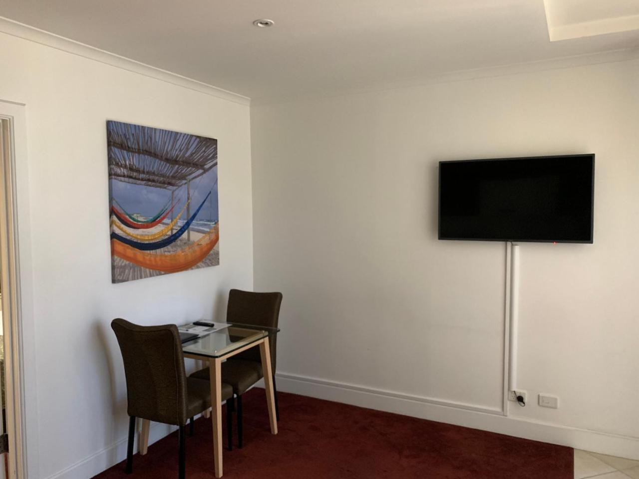 Ensenada Motor Inn And Suites Аделаида Экстерьер фото