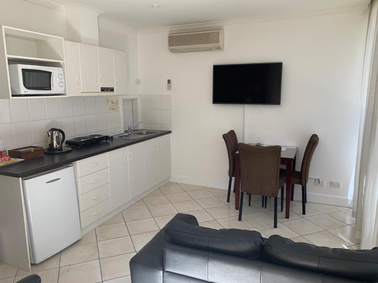 Ensenada Motor Inn And Suites Аделаида Экстерьер фото